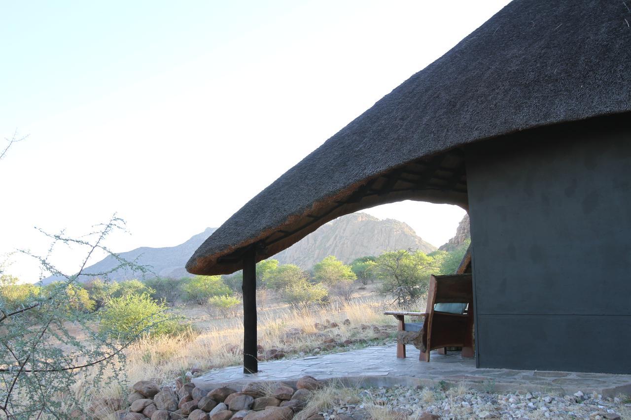 Ai Aiba - The Rock Painting Lodge Omaruru Eksteriør bilde